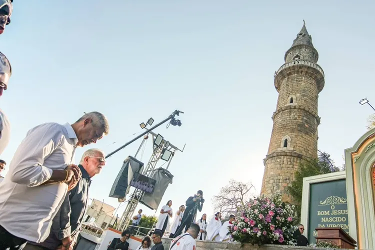 Jerônimo Rodrigues acompanha missa solene da 335ª Romaria do Bom Jesus da Lapa