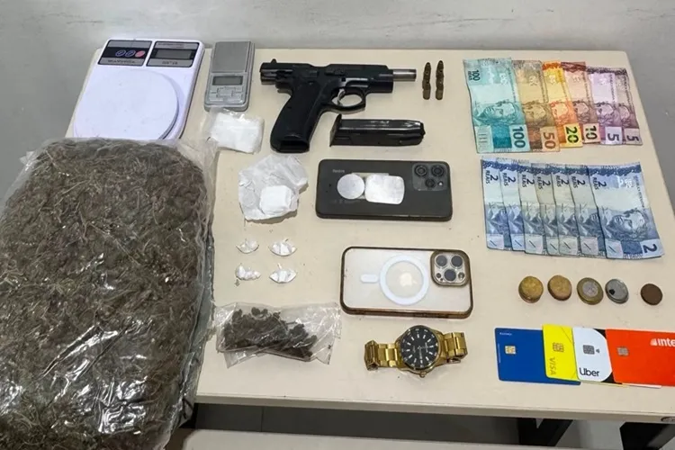 Suspeito de homicídio é preso com pistola e mais de 1 kg de drogas em Vitória da Conquista
