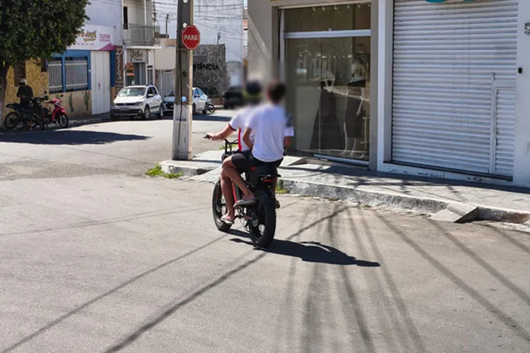 Brumado: SMTT apela aos pais para orientar e equipar os filhos no uso seguro das bicicletas elétricas