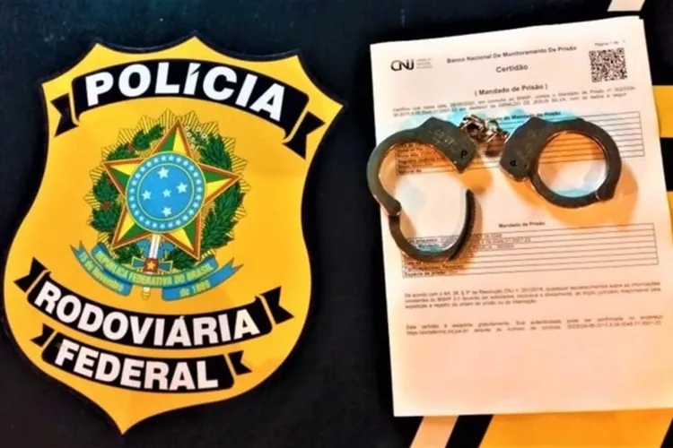 PRF cumpre mandado de prisão por dívida de pensão alimentícia em Jequié