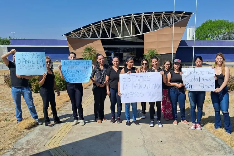 Profissionais de enfermagem paralisam atividades na Policlínica Regional em Guanambi