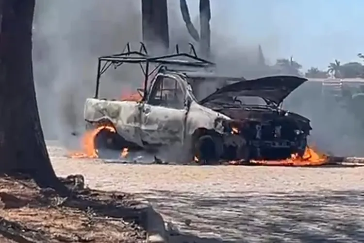 VÍDEO: Veículo é destruído por incêndio próximo a Delegacia de Aracatu