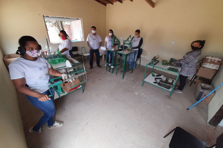 Brumado: Grupo faz apelo por doação de garrafas pet para produção de vassouras ecológicas 