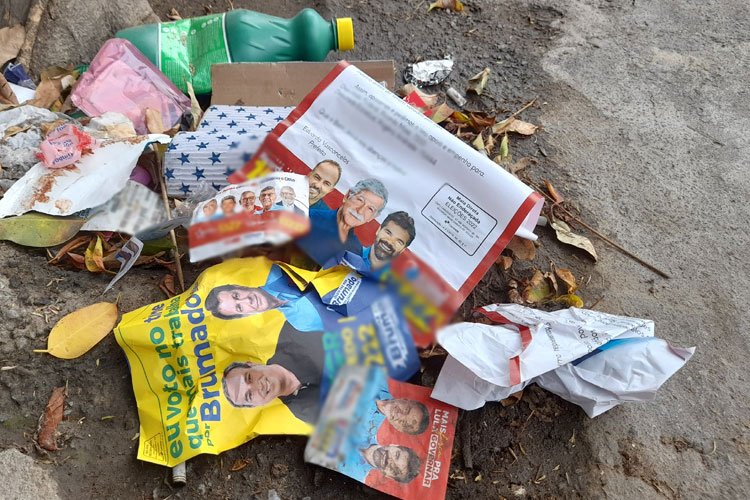 Brumado: Dona de casa reclama da quantidade de santinhos jogados nas ruas