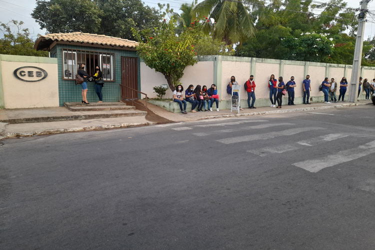 Poucos alunos voltam aos colégios estaduais em Brumado no 1º dia de retorno das aulas presenciais