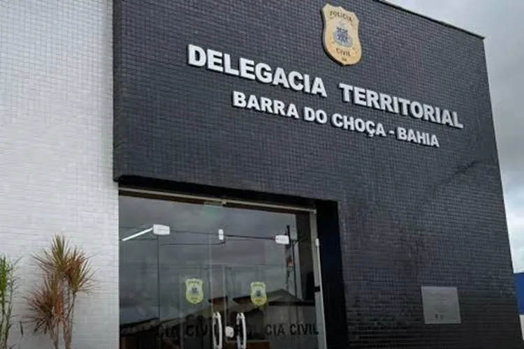 Mulher procura a polícia para recuperar dinheiro e acaba presa em Barra do Choça