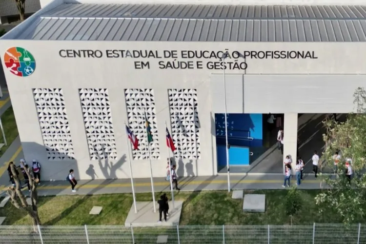 Guanambi: Ceep é alvo de procedimento por suposta barreira a ex-alunos da rede privada