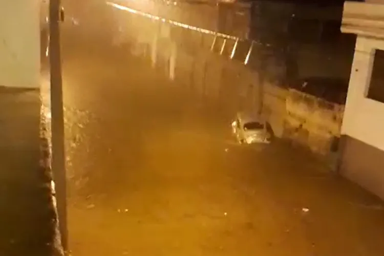 VÍDEO: Volta a chover forte em Brumado e ruas ficam alagadas