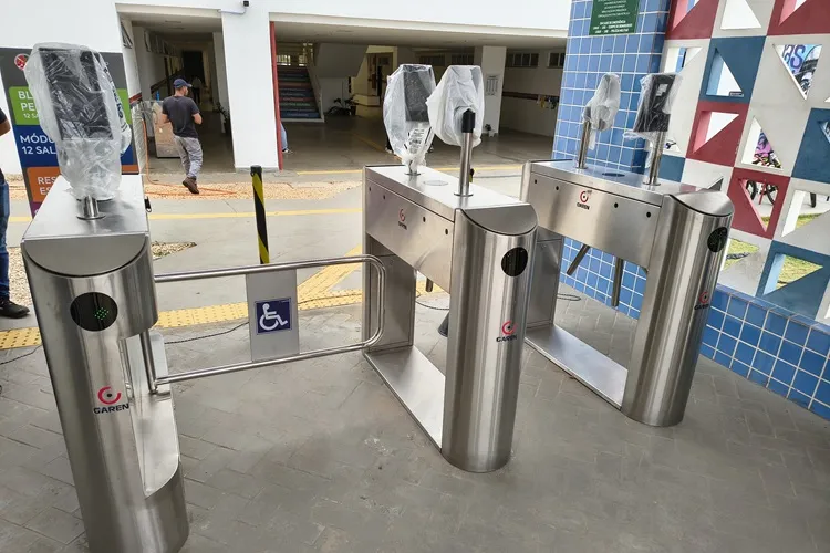 Catracas e reconhecimento facial são instaladas nos colégios estaduais do Sertão Produtivo