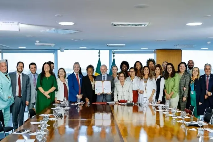 Lula sanciona projeto de lei e Dia Nacional da Axé Music é criado