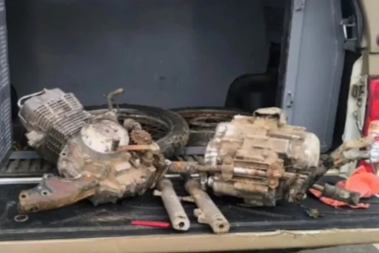 Contendas do Sincorá: 24º BPM encerra desmanche de motos em matagal