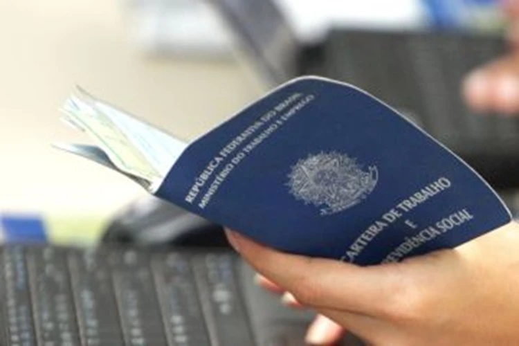 Taxa de desemprego chega a 5,2%, a menor desde 2012