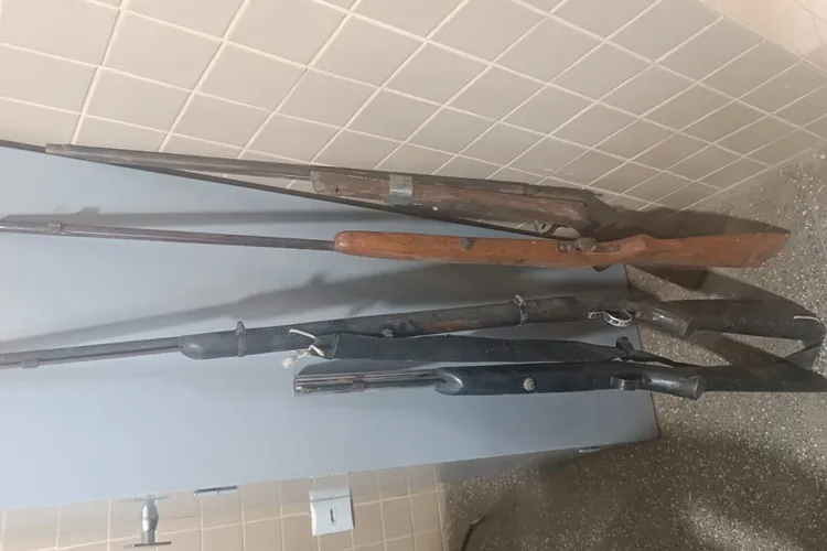 Seabra: Polícia Ambiental apreende armas de fabricação artesanal em garimpo