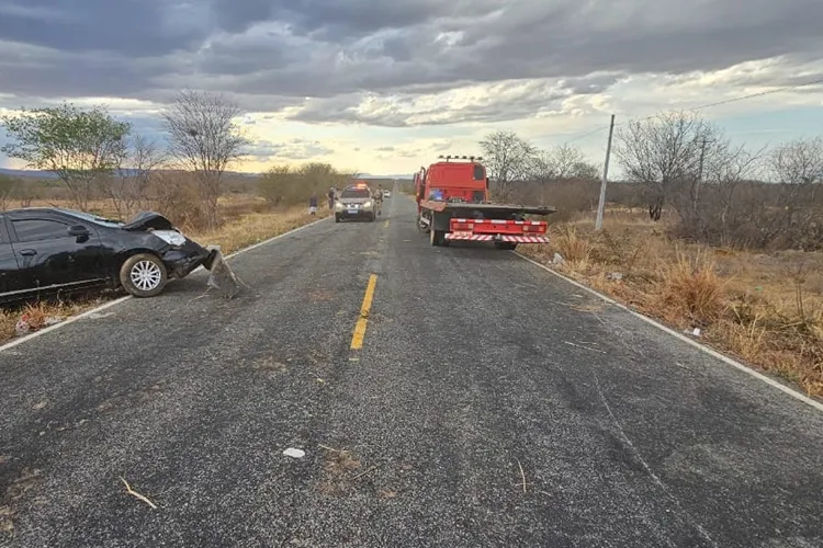 Colisão traseira deixa dois feridos na BA-156 na cidade de Macaúbas