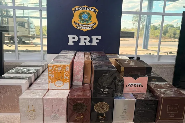 PRF apreende perfumes de origem paraguaia na BR-116 em Vitória da Conquista