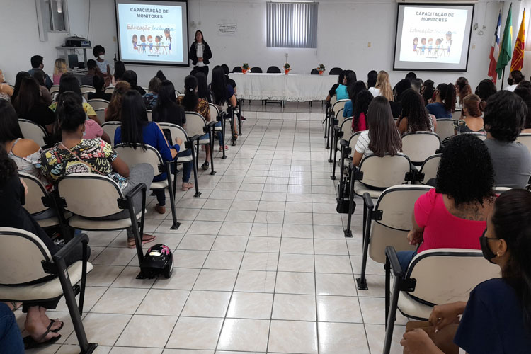 Brumado: Secretaria de Educação promove capacitação de monitores para atuarem nas salas de aula