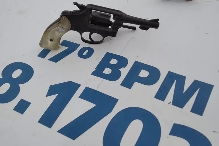 Homem de 32 anos é preso por porte ilegal de arma de fogo em Guanambi