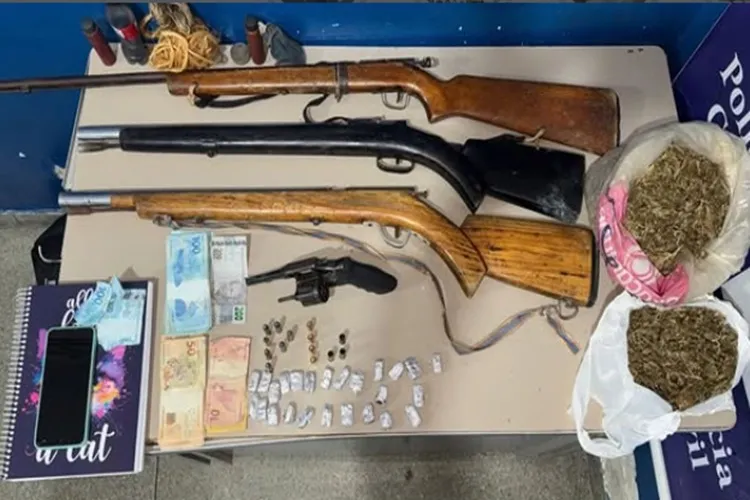 28ª CIPM apreende armas, drogas e mais de R$ 4 mil em Oliveira dos Brejinhos