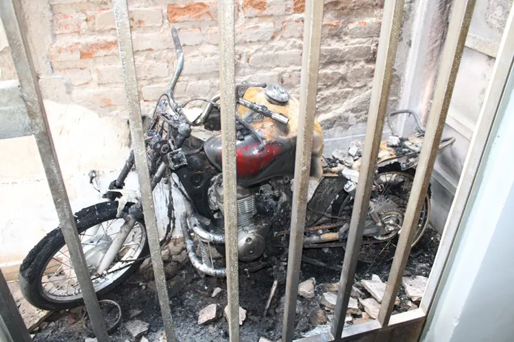 Brumado: 'A intenção dele era me matar', diz GCM após ex-cunhado incendiar a casa de sua mãe