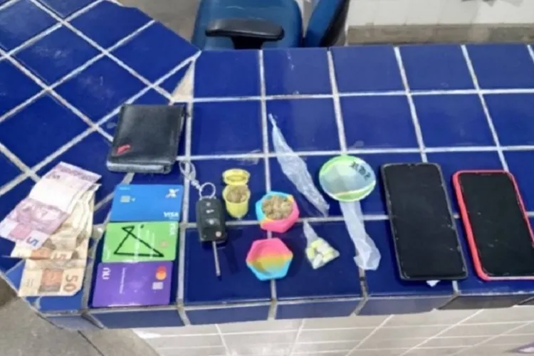 Festa 'paredão' termina com dois homens presos com drogas em Brumado