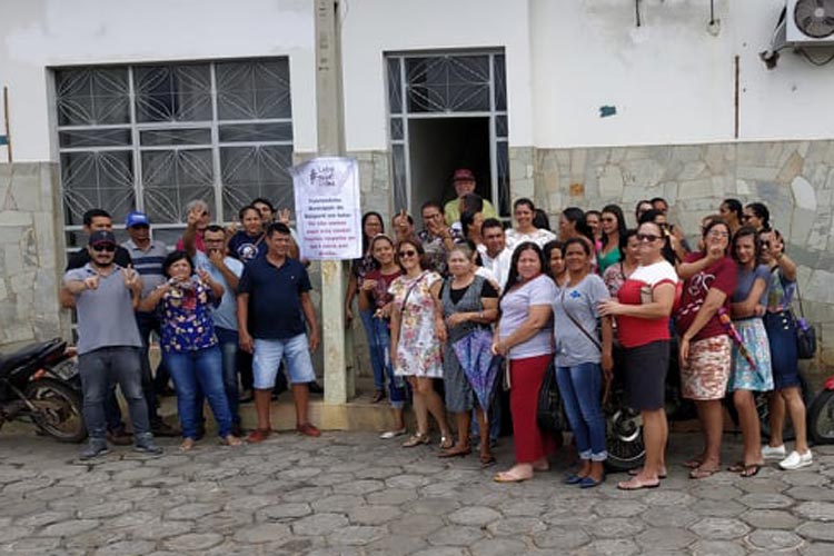 Prefeito de Botuporã não paga o 13º salário e servidores organizam protestos