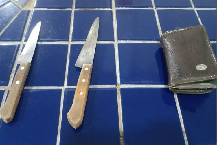 Homem é preso após agredir a namorada e ameaçar o sogro com faca em Brumado