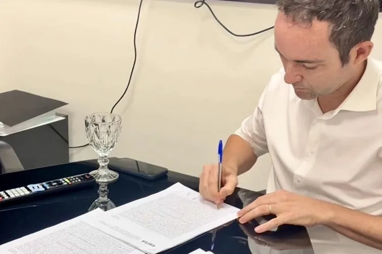 Prefeito de Brumado assina contrato para construir 144 unidades do Minha Casa, Minha Vida