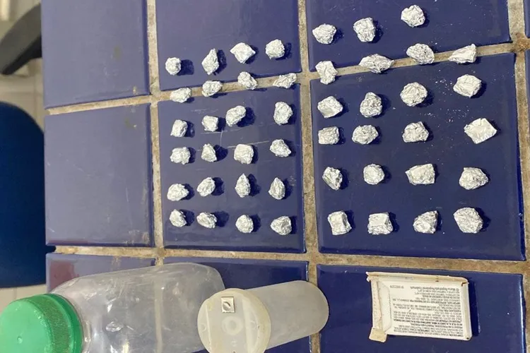 Dois homens são presos suspeitos de tráfico de drogas em Brumado