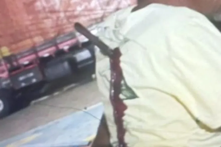 Mulher é presa após esfaquear ex-companheiro pelas costas em praça de Tanhaçu