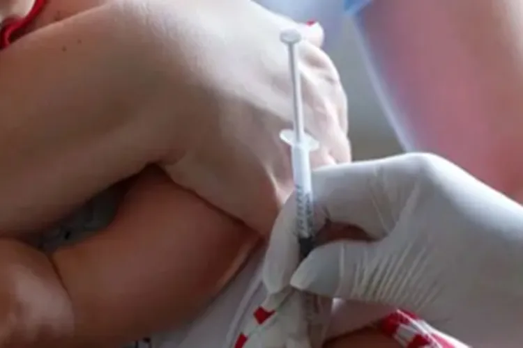 Casos de coqueluche em crianças disparam no Brasil