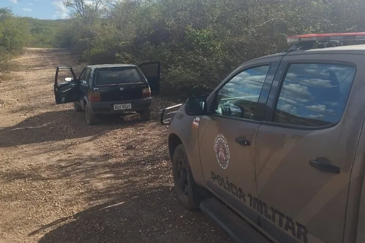 Veículo roubado é encontrado abandonado na zona rural de Igaporã
