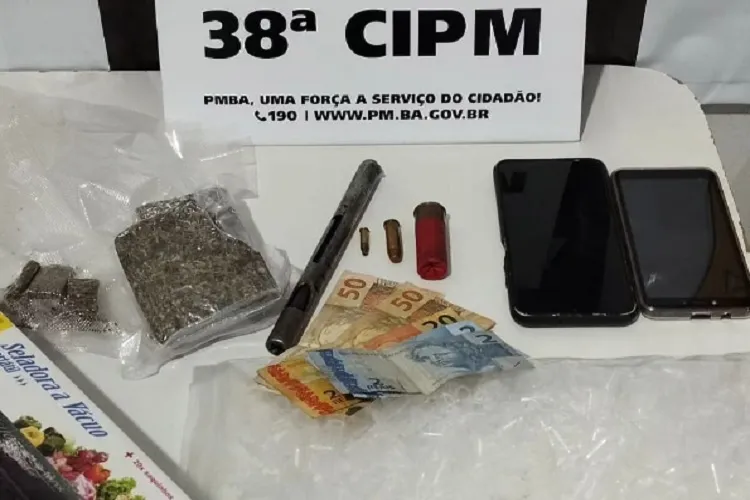 PM recupera motocicleta furtada, apreende drogas e munições em Bom Jesus da Lapa