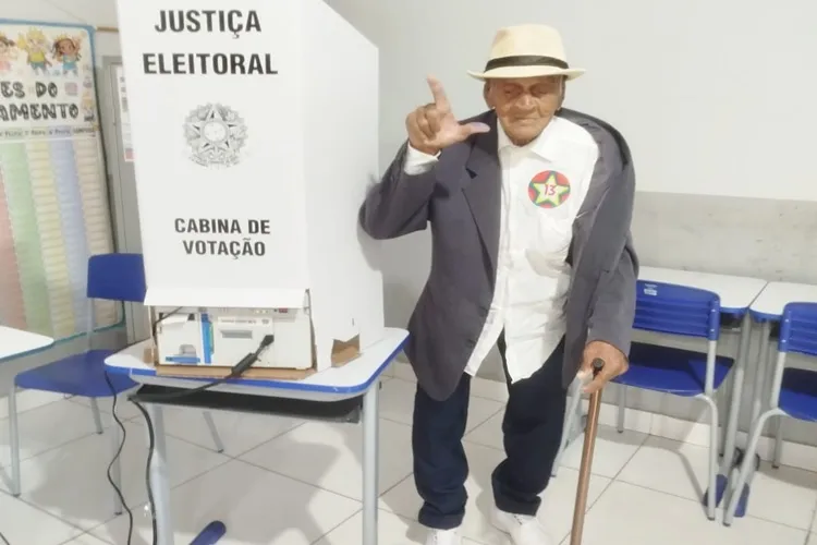 Eleições 2026: Aos 100 anos, agricultor vai às urnas e dá lição de cidadania em Aracatu