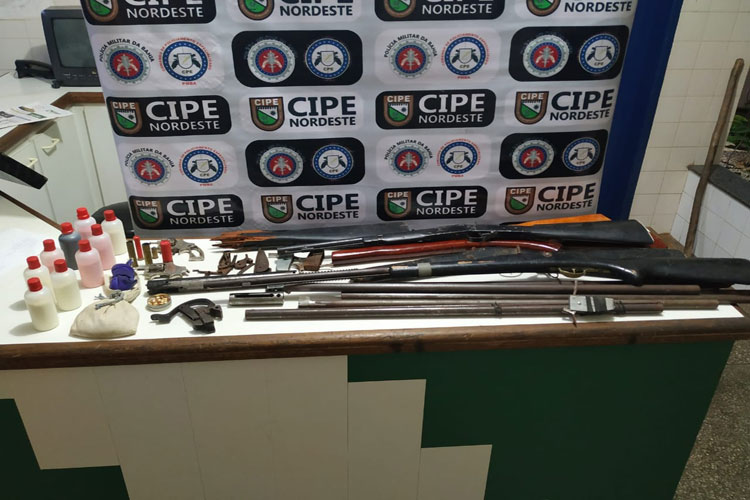 Idoso de 65 anos é preso com armas e munições em fábrica clandestina