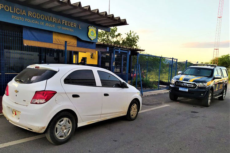 Após tentativa de fuga, PRF recupera veículo roubado em Vitória da Conquista na BR-116