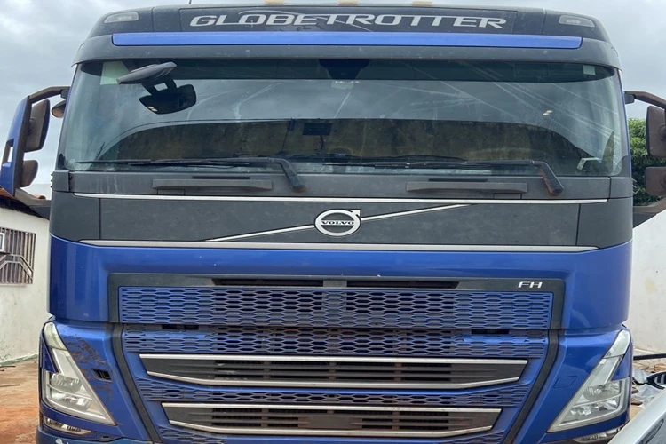 24º BPM recupera carreta bitrem clonada em Brumado