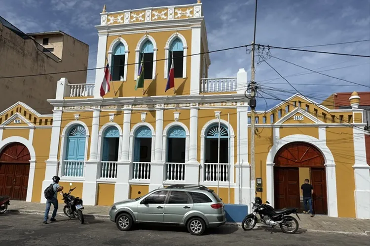 Prefeitura de Macaúbas anuncia reajuste salarial de 4,26% para servidores efetivos