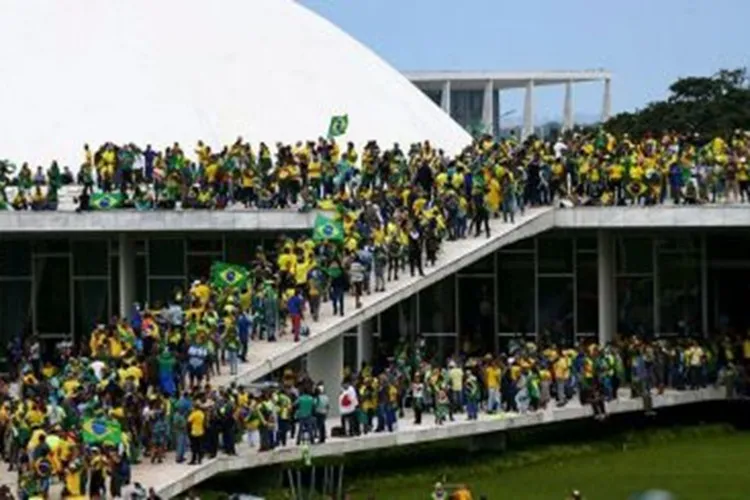 Pesquisa aponta 51% dos brasileiros contra anistia aos presos do 8 de Janeiro