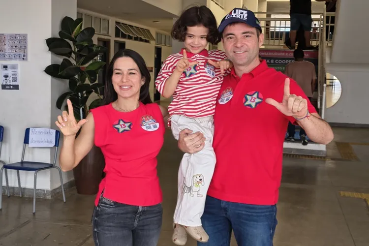 Fabrício Abrantes vota acompanhado da família e projeta novos investimentos para Brumado