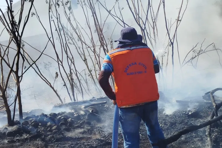 Seca prolongada faz Malhada de Pedras decretar 'fogo zero' e ampliar abastecimento