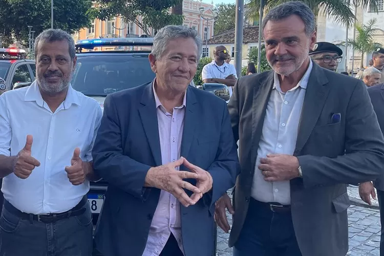 Vice-prefeito Édio Pereira representa Brumado na entrega de viaturas para a Polícia Militar