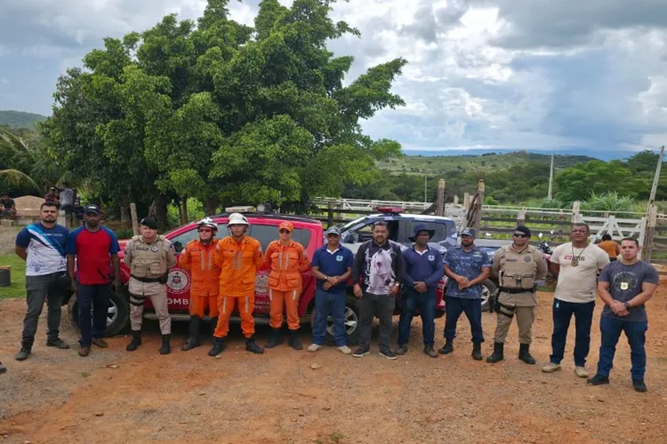 Equipes encerram buscas e descartam hipótese de queda de avião em Urandi