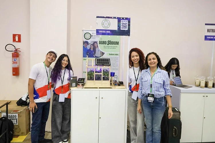 Estudantes de Lagoa Real criam estufa agrícola automatizada