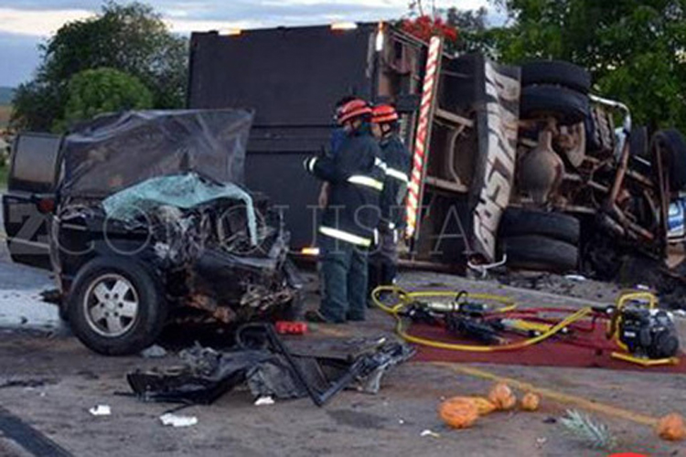 Três pessoas morrem em colisão na BA-262 entre Vitória da Conquista e Anagé