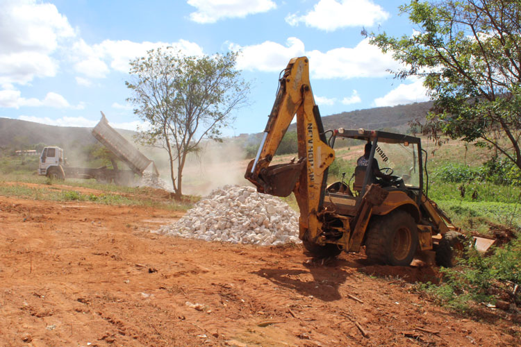Brumado: Terreno da escola de medicina e da policlínica começa a ser murado e nivelado