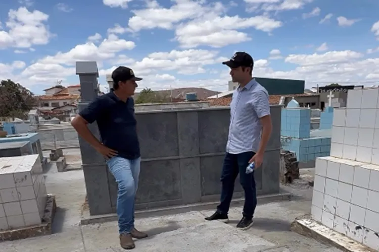 Prefeito realiza visita técnica em obras de requalificação dos cemitérios de Brumado