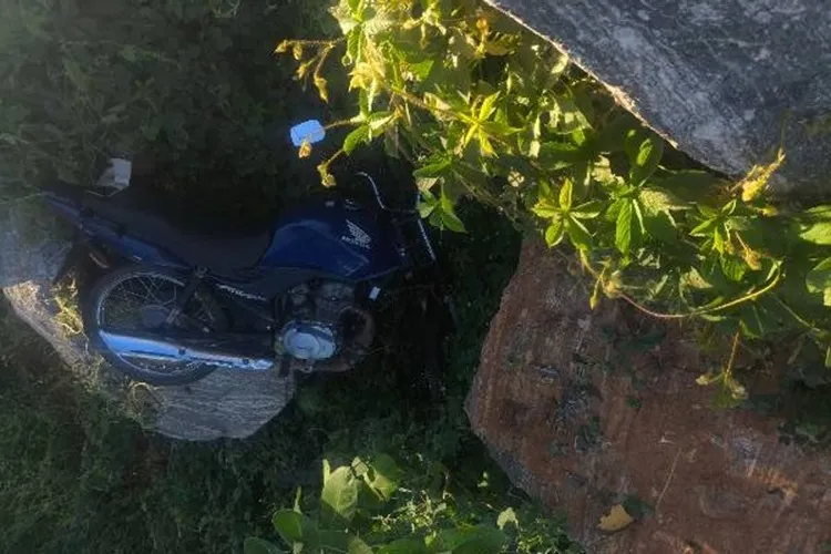Motociclista de 41 anos é encontrado morto em estrada vicinal de Urandi