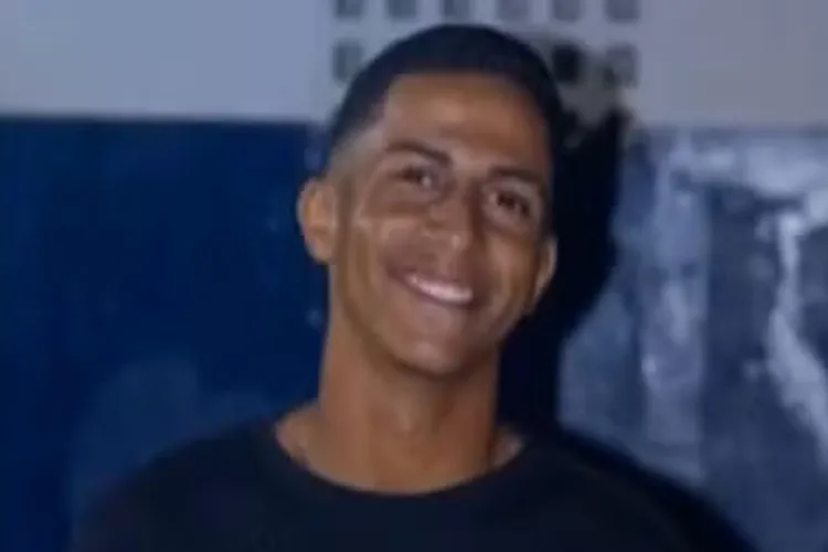 Jovem é morto em ação policial e família protesta em Curaçá