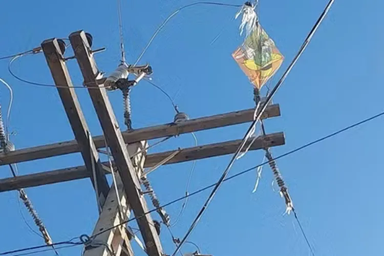 Criança morre eletrocutada após subir em poste para resgatar pipa em Juazeiro
