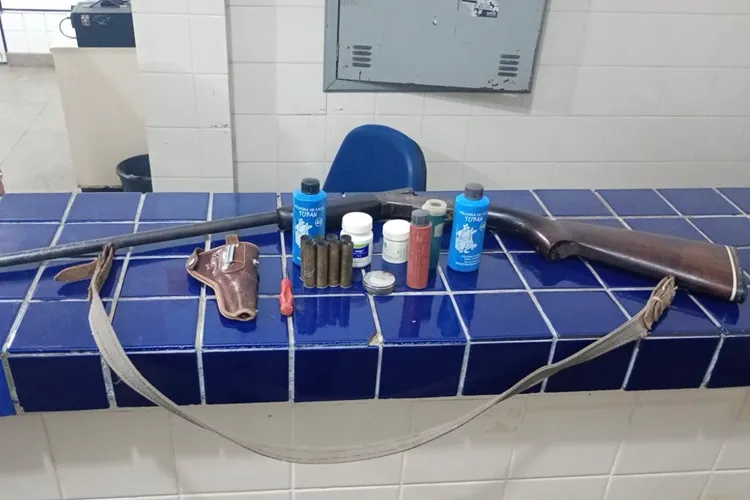 Homem descumpre medida protetiva e mata ex-mulher a tiros na frente do filho em Guajeru
